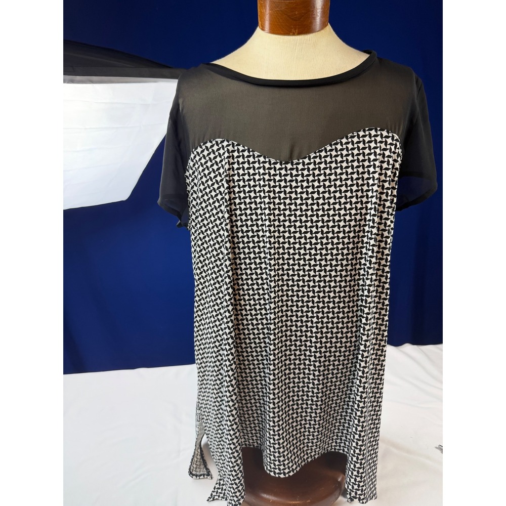White House Black Market Geometric Mesh Yoke Tunic Top XL Black White